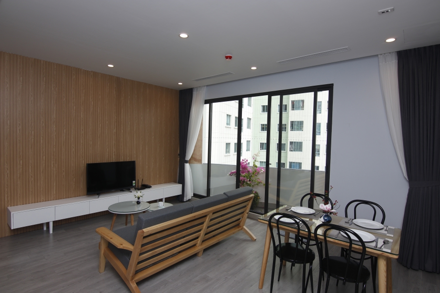 Brigh two bedrooms apartment for rent in Hoang Hoa Tham, Ba Dinh